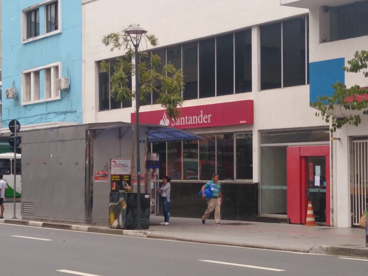 Bandidos invadem e furtam Santander da Glicério