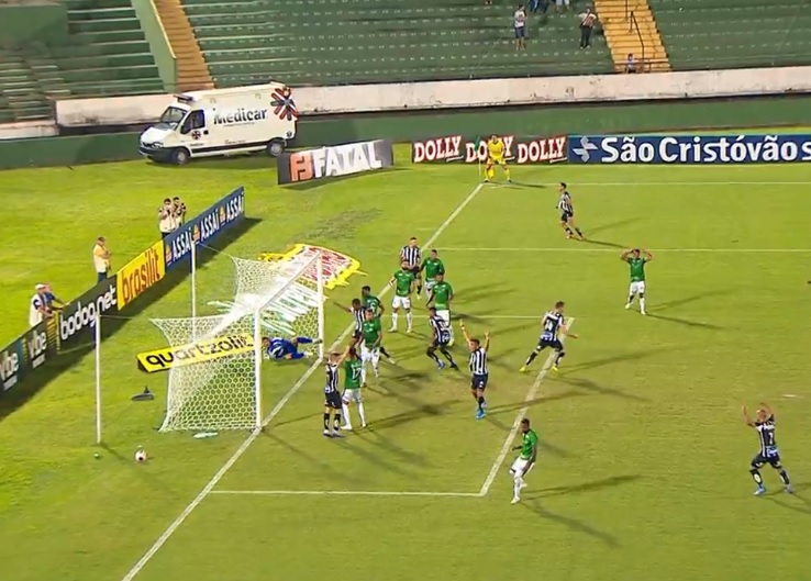 Com gol contra nos acréscimos, Guarani perde para o Santos