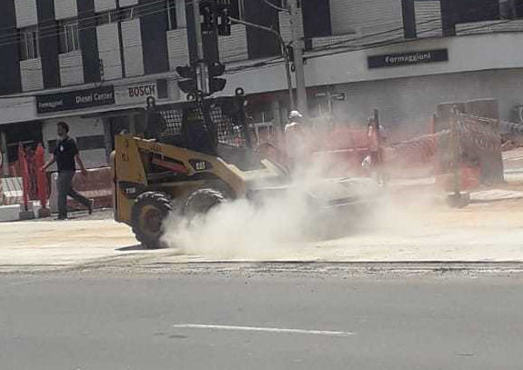 Poeira da obra do BRT incomoda na João Jorge