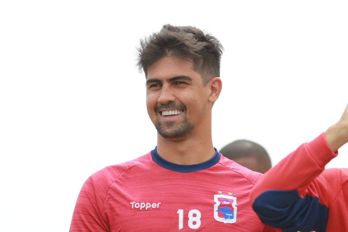 Zagueiro Leandro Almeida, ex-Paraná, acerta com o Guarani