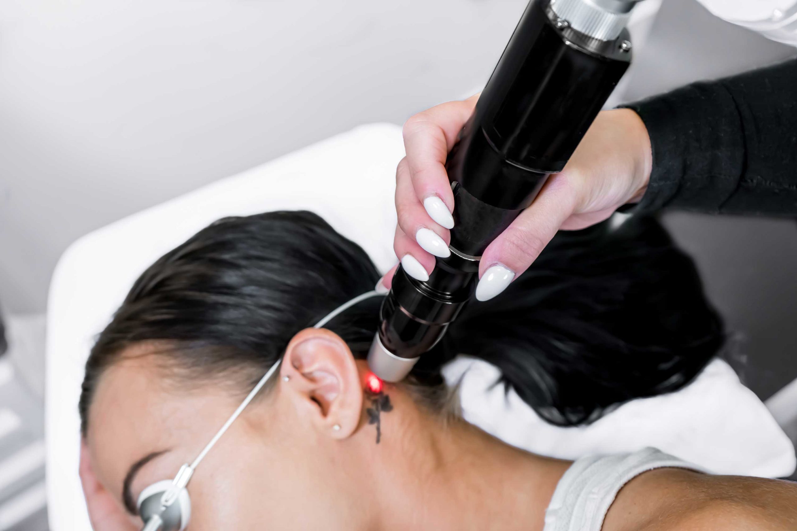 Startup americana cria tinta para tatuagens que podem ser apagadas.