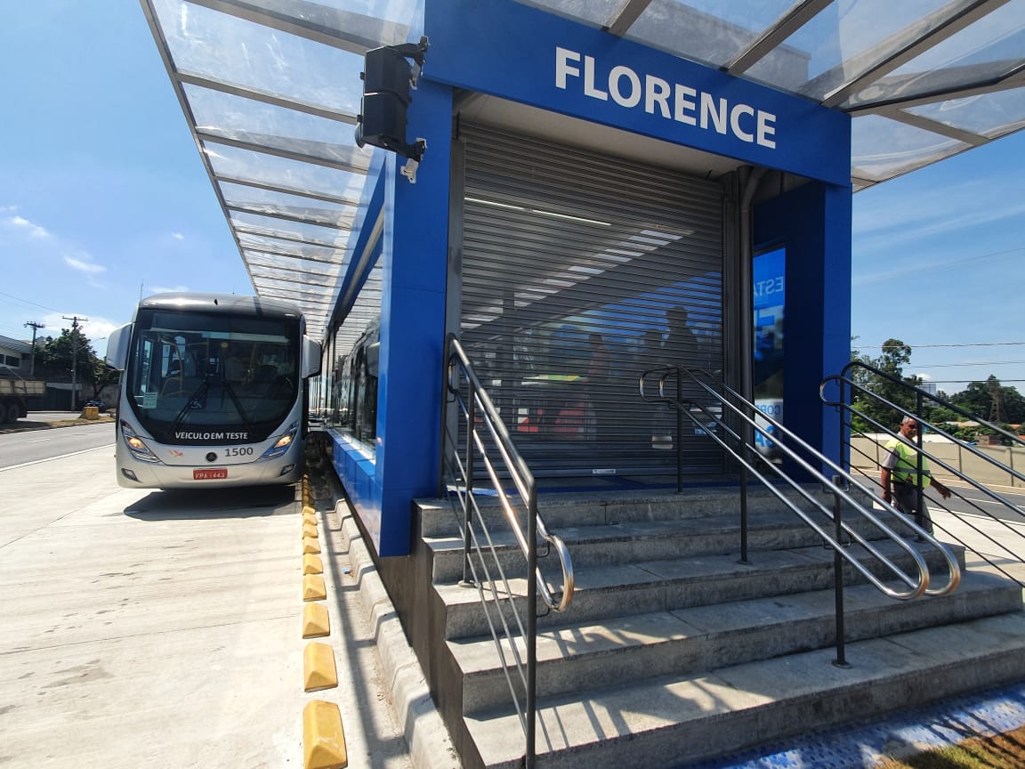 Prefeitura simula embarque e desembarque do BRT