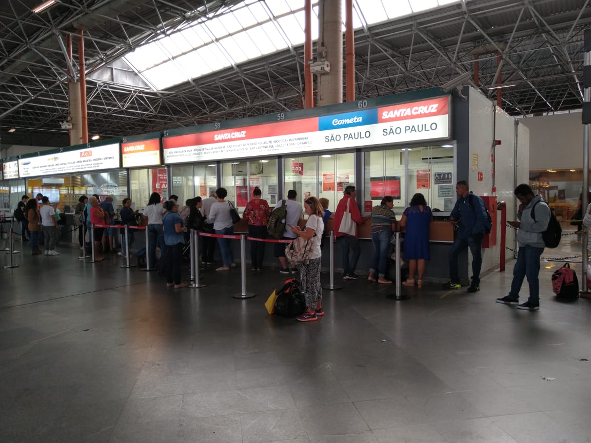 Chuvas em SP afetam rodoviária de Campinas
