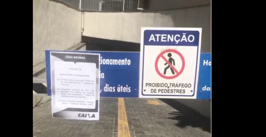 Agência fecha estacionamento e revolta clientes