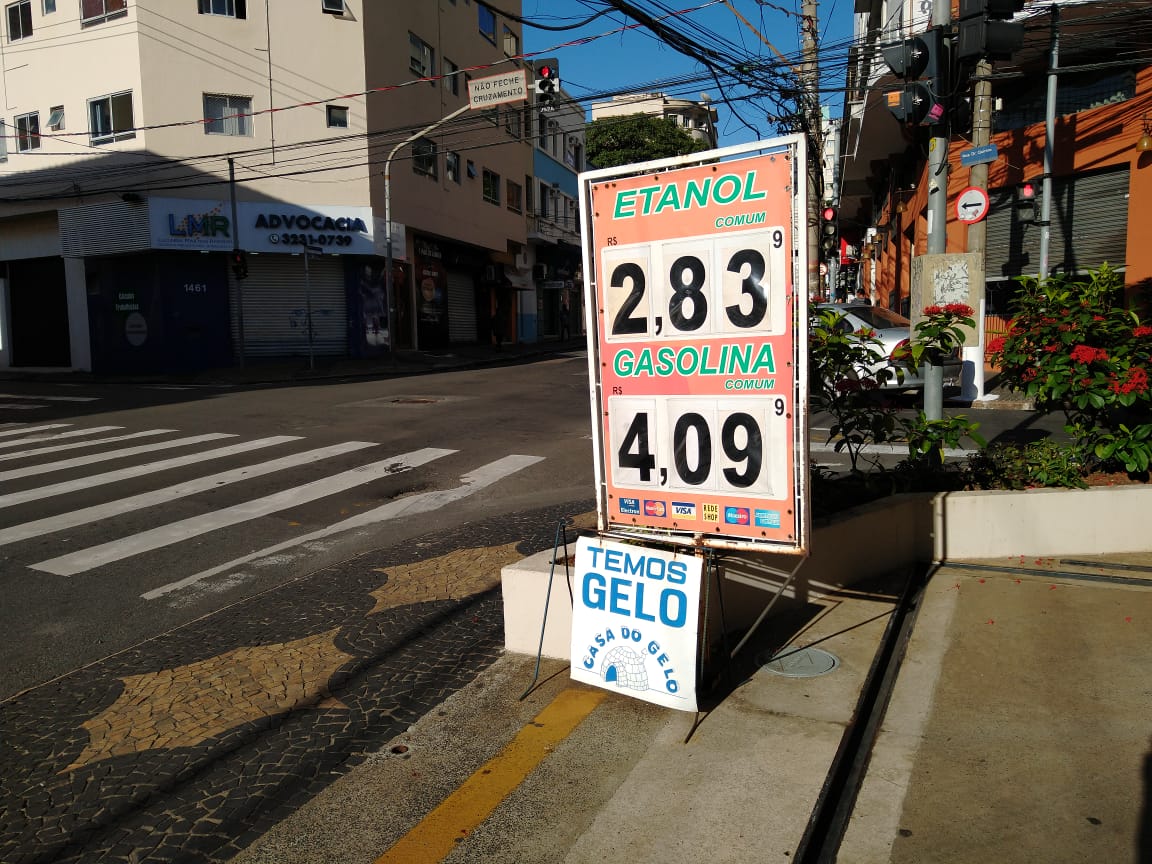 Queda no preço da gasolina não chega ao consumidor