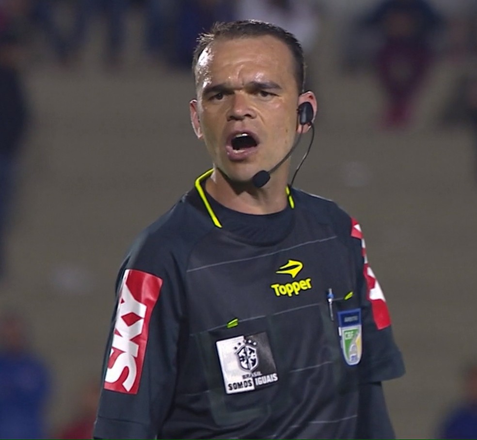 FPF define arbitragem do dérbi