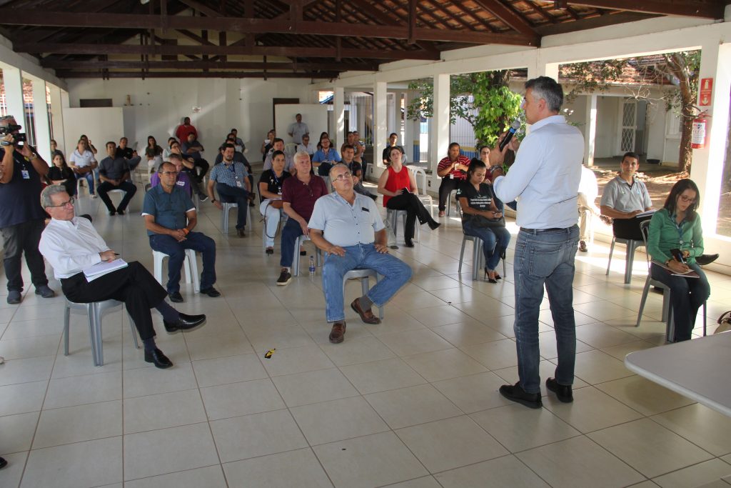Comércio de Jaguariúna e corte de salários