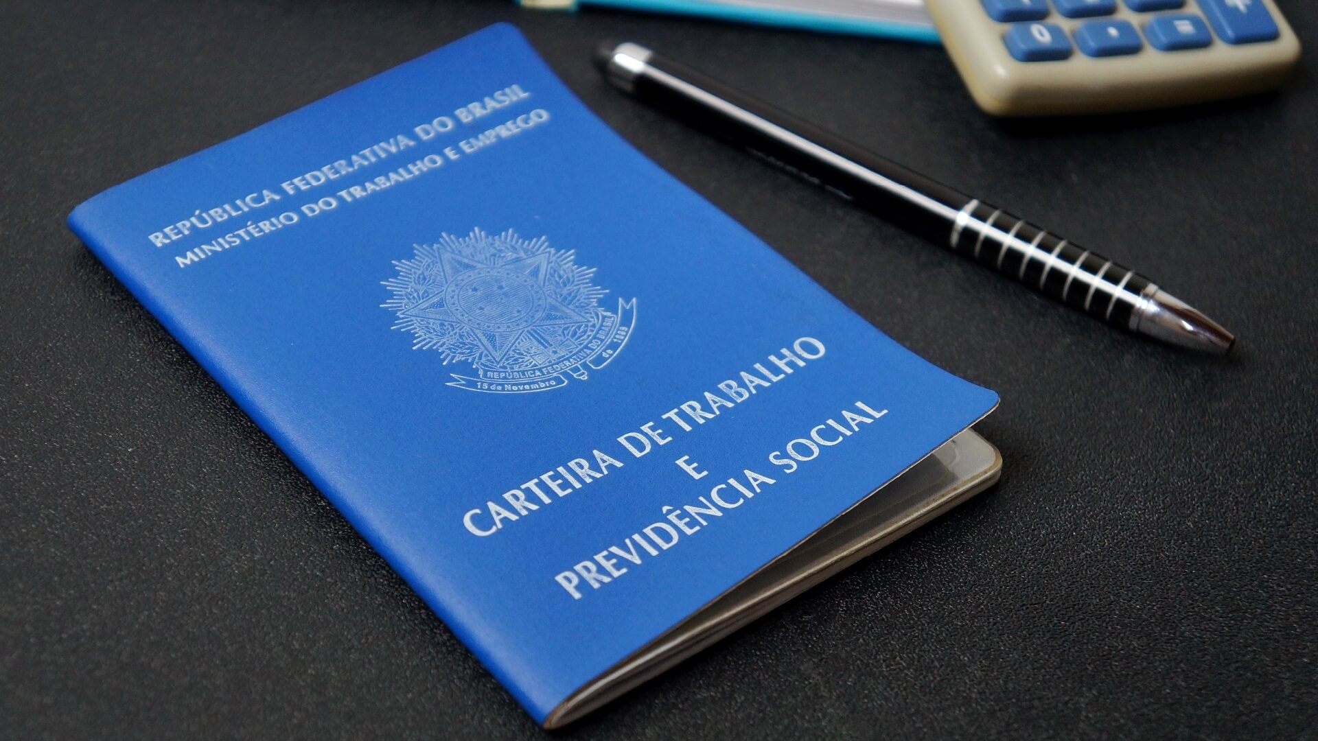 Pesquisa aponta que mulheres ganharam 20% menos que homens em 2021