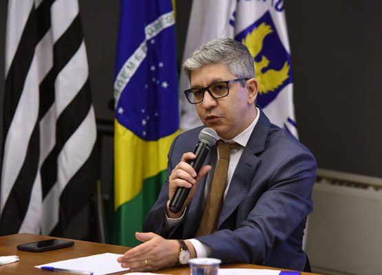 Secretário rebate MP e defende flexibilização remota