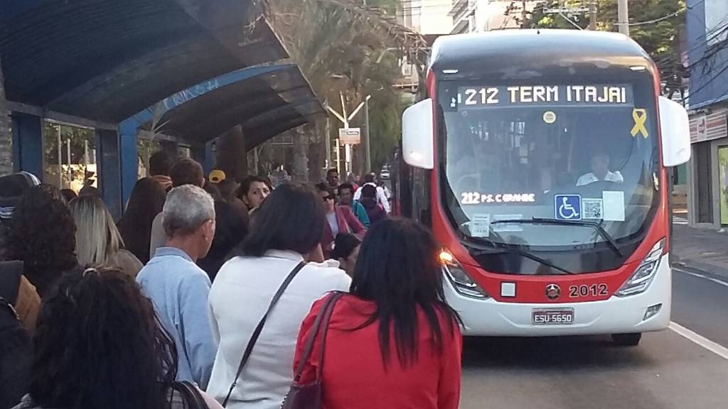 SP não entrega vacinas prometidas a motoristas