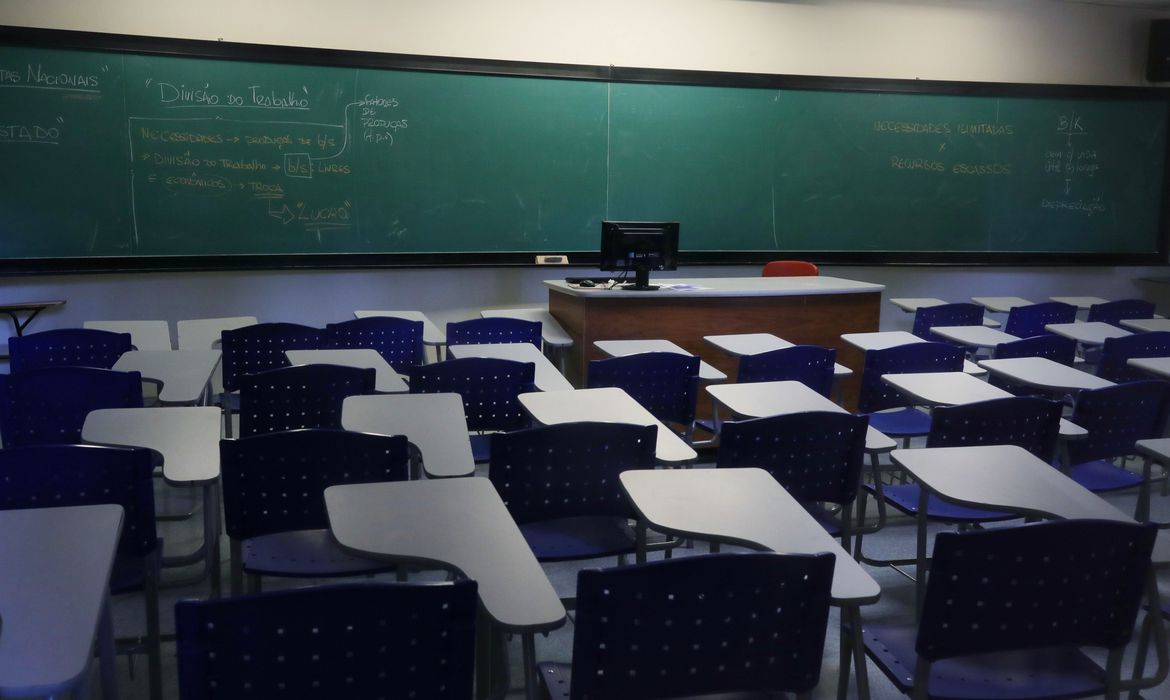 Escolas particulares reabrem assim que autorizadas