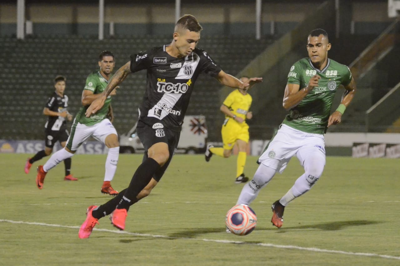 Guarani e Ponte Preta jogam nesta terça-feira