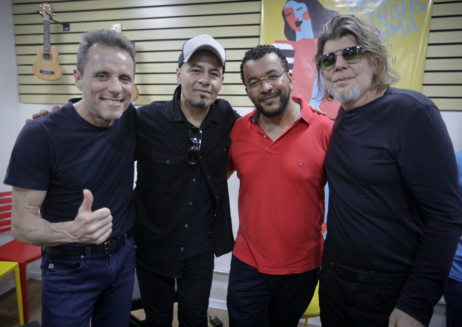 Anelo e Titãs fazem live solidária