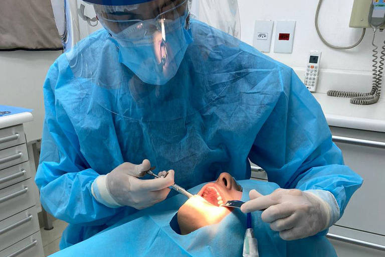 Inflamação bucal pode agravar sintomas da covid-19