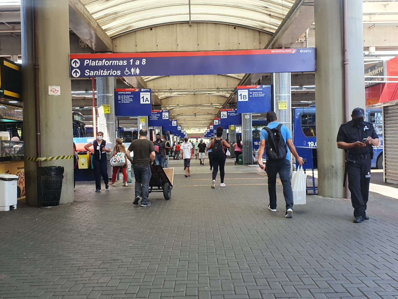 Terminal Metropolitano enche com retomada