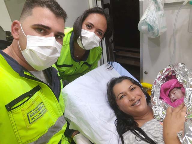 Emoção marca nascimento de criança em rodovia