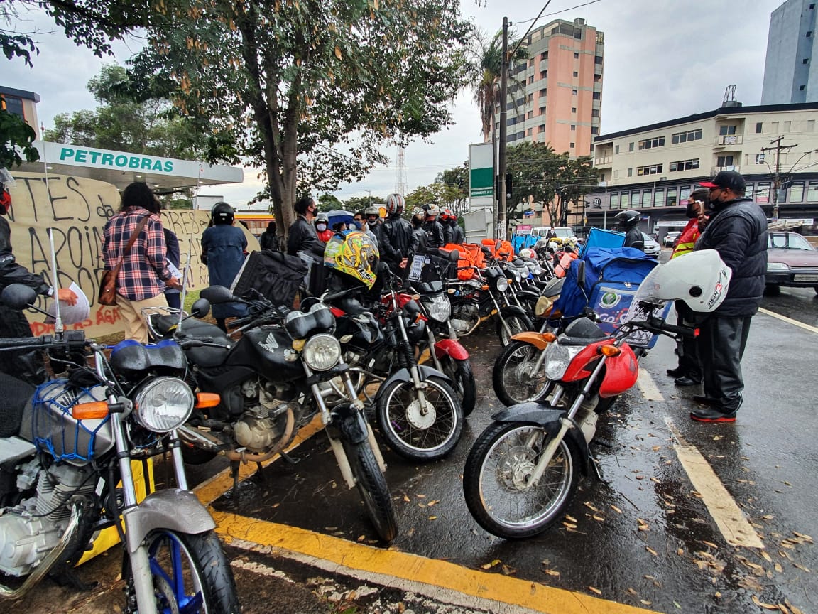 Entregadores de apps protestam em Campinas