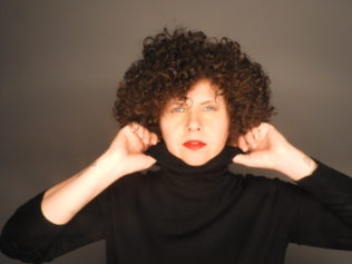 Entrevista Roberta Campos: cantora comemora 150mi de plays na música 'De Janeiro a Janeiro'