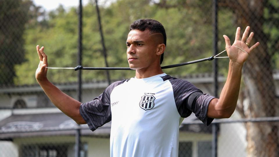 Sem espaço, Mateus Anderson rescinde contrato com a Ponte