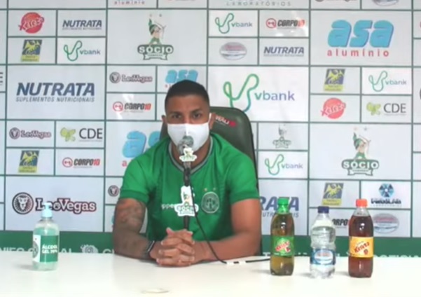 Zagueiro Didi é apresentado pelo Guarani