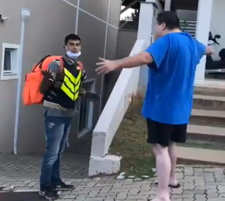 Motoboy faz representação por injúria racial