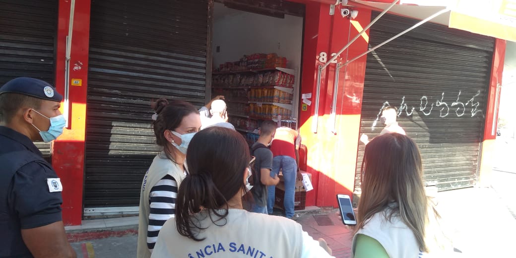 Dez mercados são multados e um é interditado