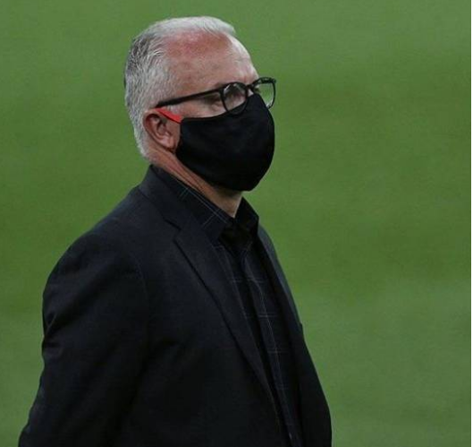 Dorival Júnior e Pintado testam positivo para a covid-19