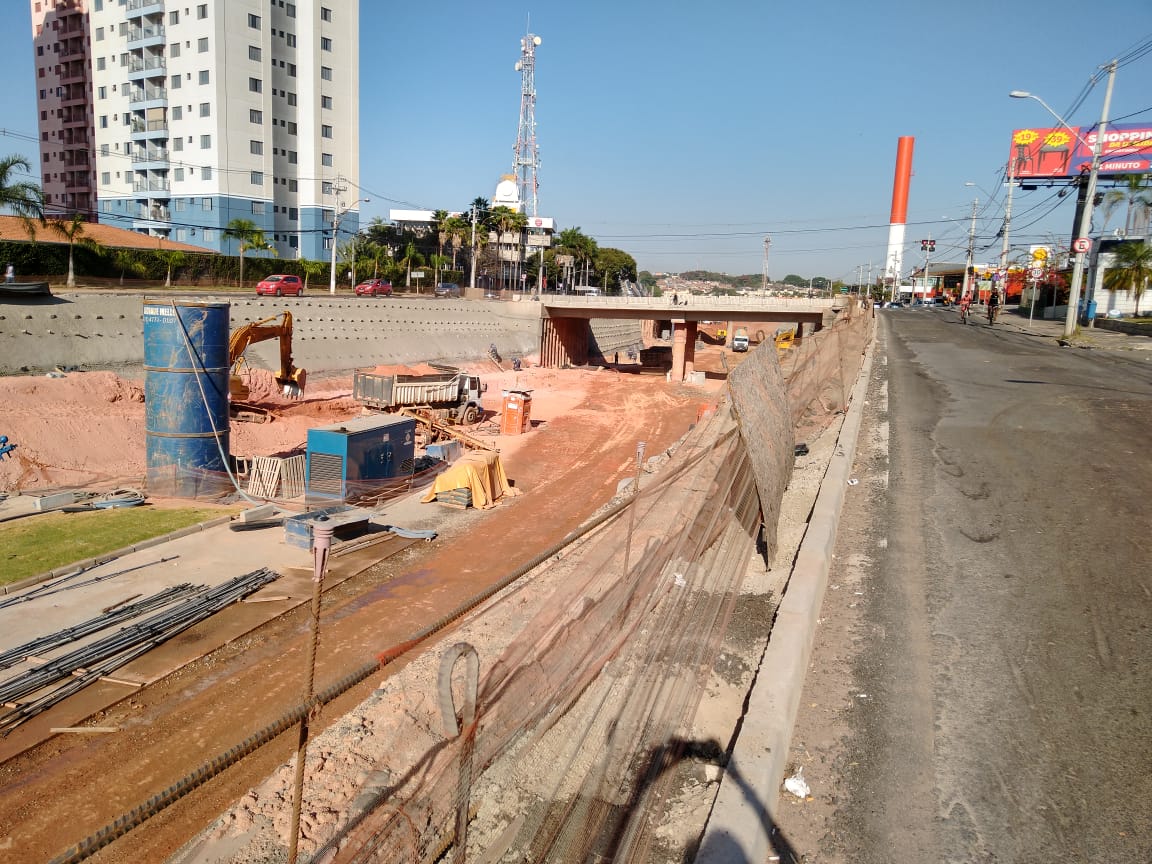 Av. Transamazônica tem bloqueio para obras do BRT