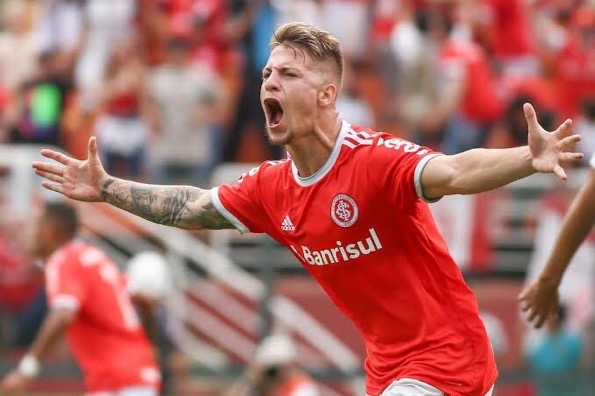 Ponte Preta contrata jovem atacante do Internacional