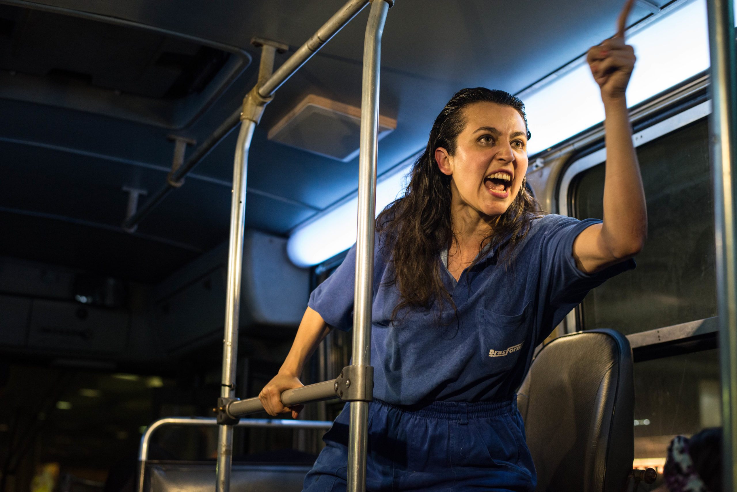 Relatos de mulheres em ônibus viram peça de teatro