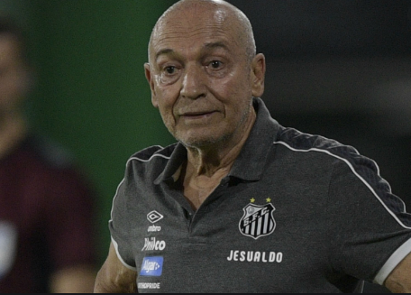Santos demite o técnico Jesualdo Ferreira