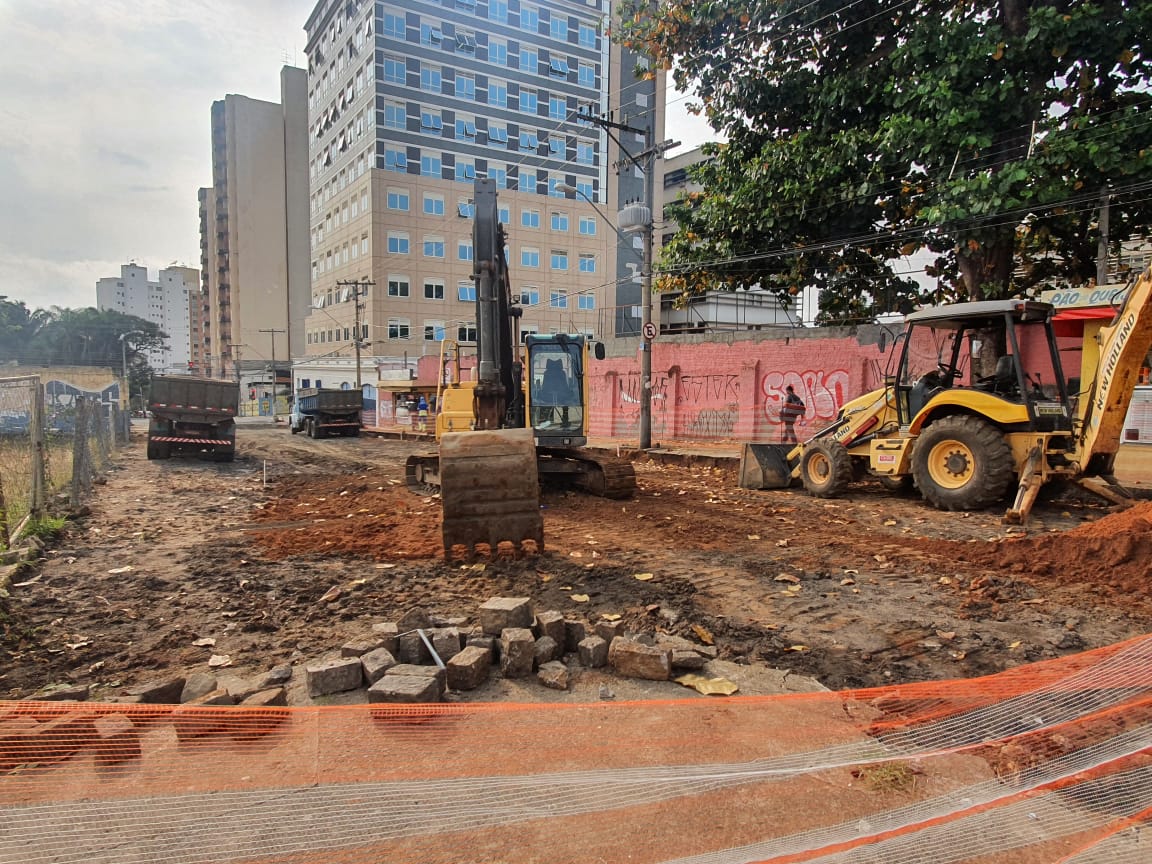 Centro tem bloqueio para obras do BRT