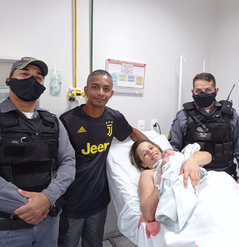 A Boa Notícia: bebê nascida em elevador passa bem