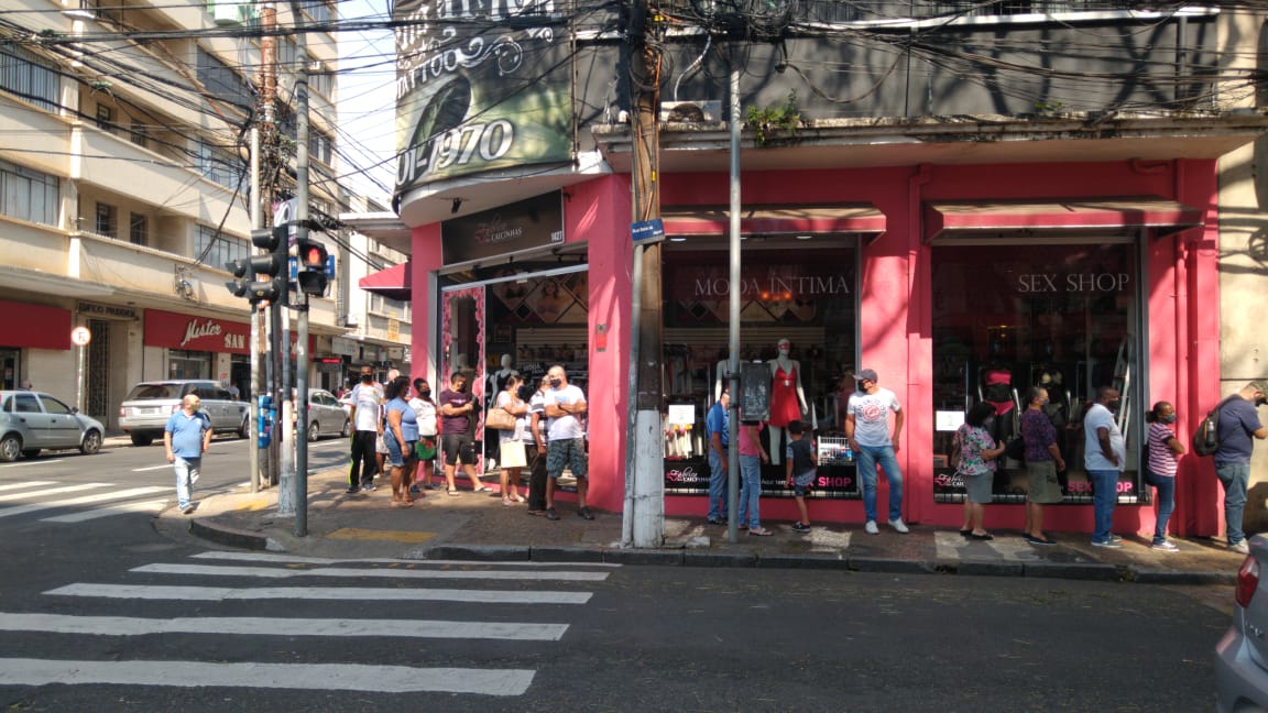 Comércio concentra filas na região central
