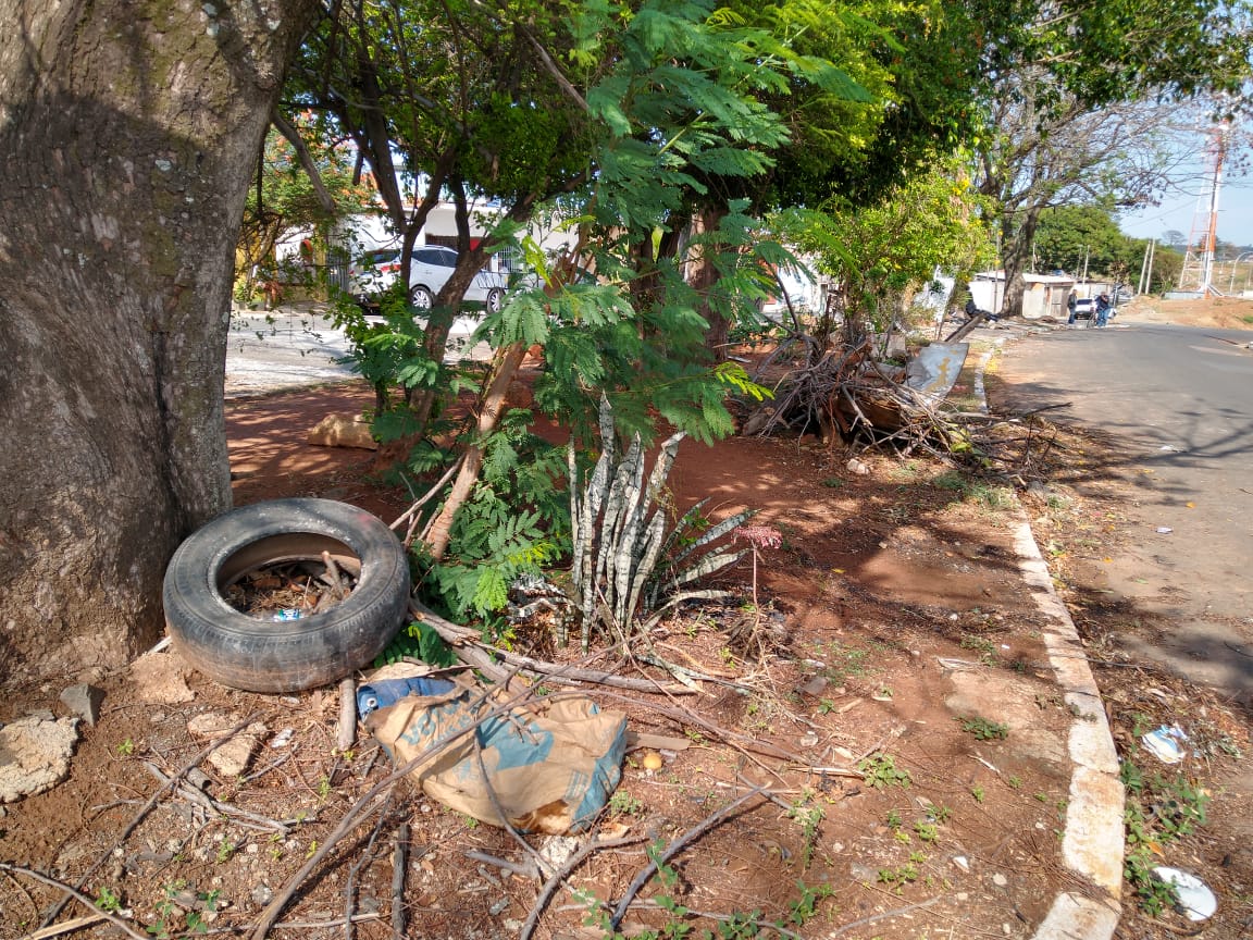 Entulho nas ruas de Campinas preocupa população