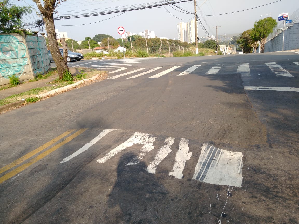 Sinalização apagada no Santa Cândida preocupa