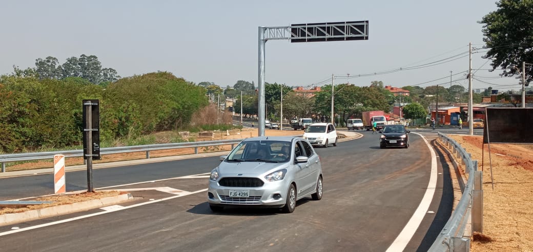 Viaduto é liberado na região dos Amarais