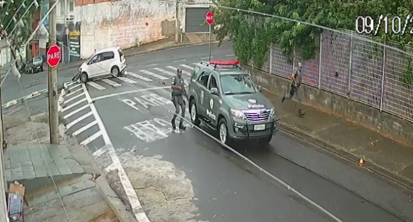 Foragido bate durante perseguição na Vila União