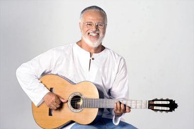 Roberto Mendes faz show virtual nesta quinta-feira