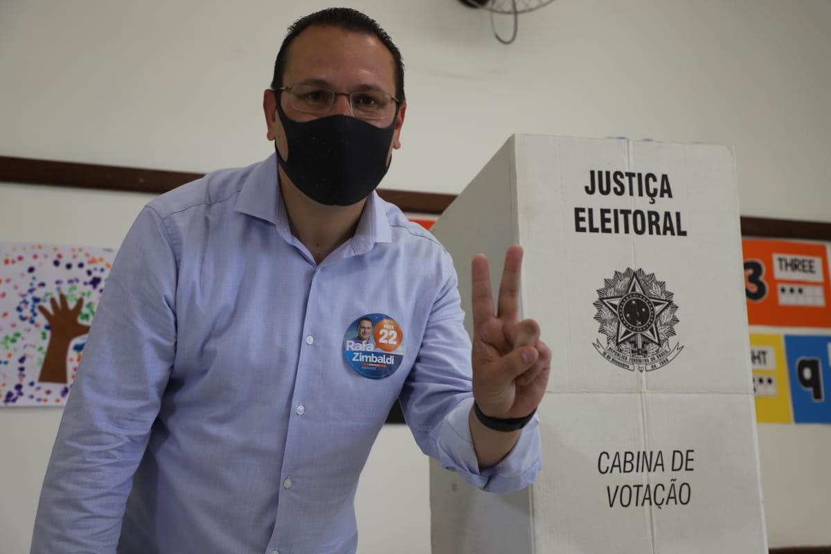Confiante, Rafa Zimbaldi agradece apoio ao votar