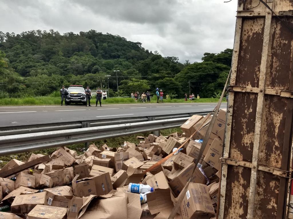 Acidente causa tentativa de saque em rodovia