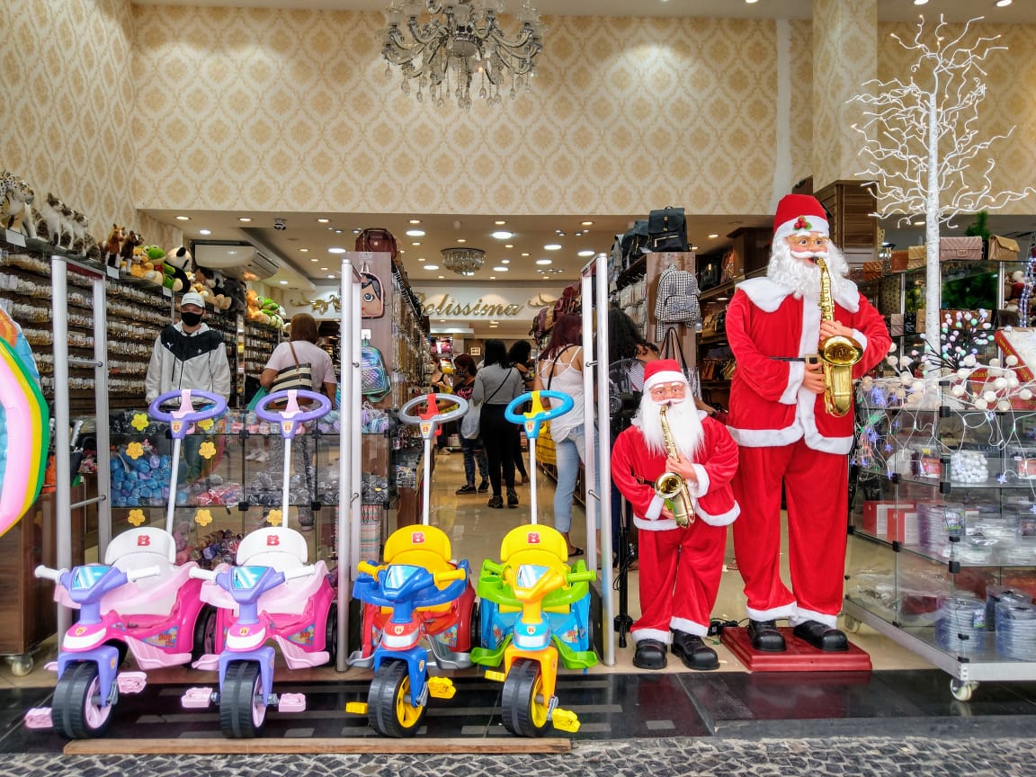 População vai às ruas para as compras de natal
