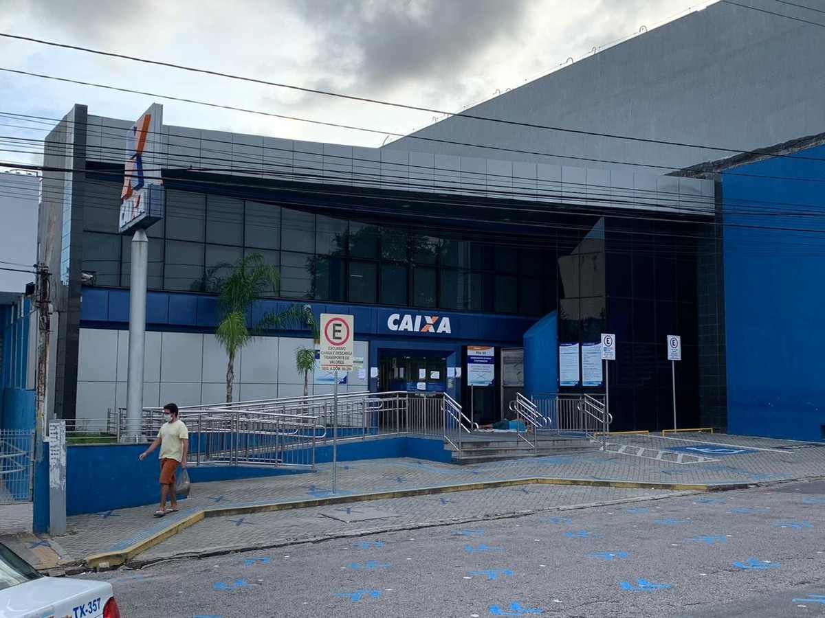Quatro são presos por tentativa de roubo a banco