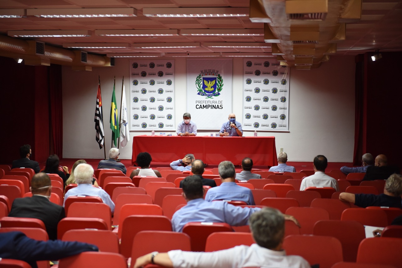 Dário empossa secretários em cerimônia na Prefeitura