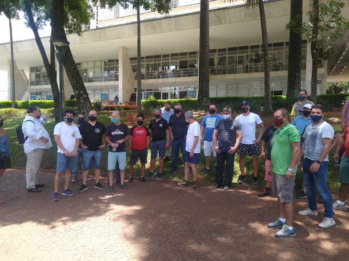Entidade afirma que bares vão abrir no final de semana