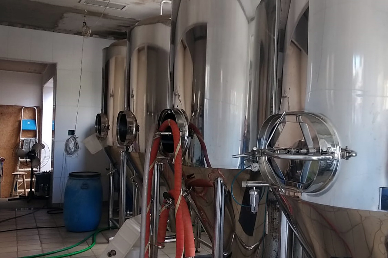 Vigilância interdita fábrica de chopp artesanal