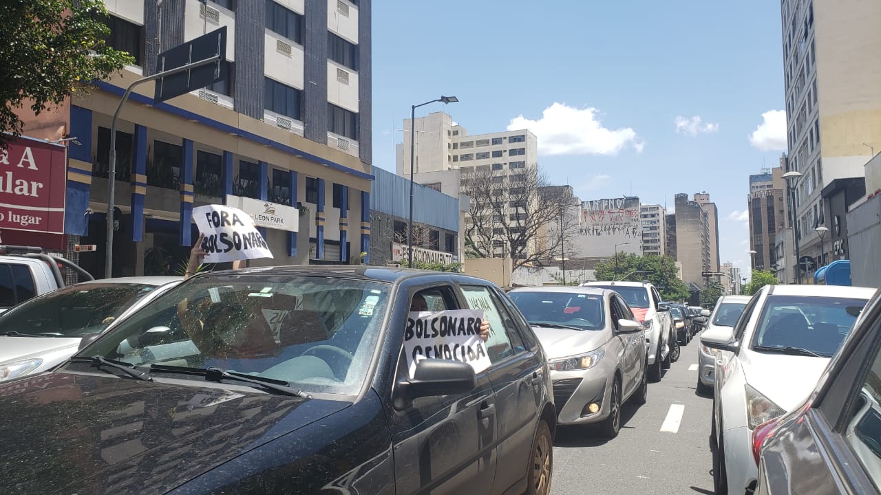 Manifestantes pedem o impeachment de Bolsonaro