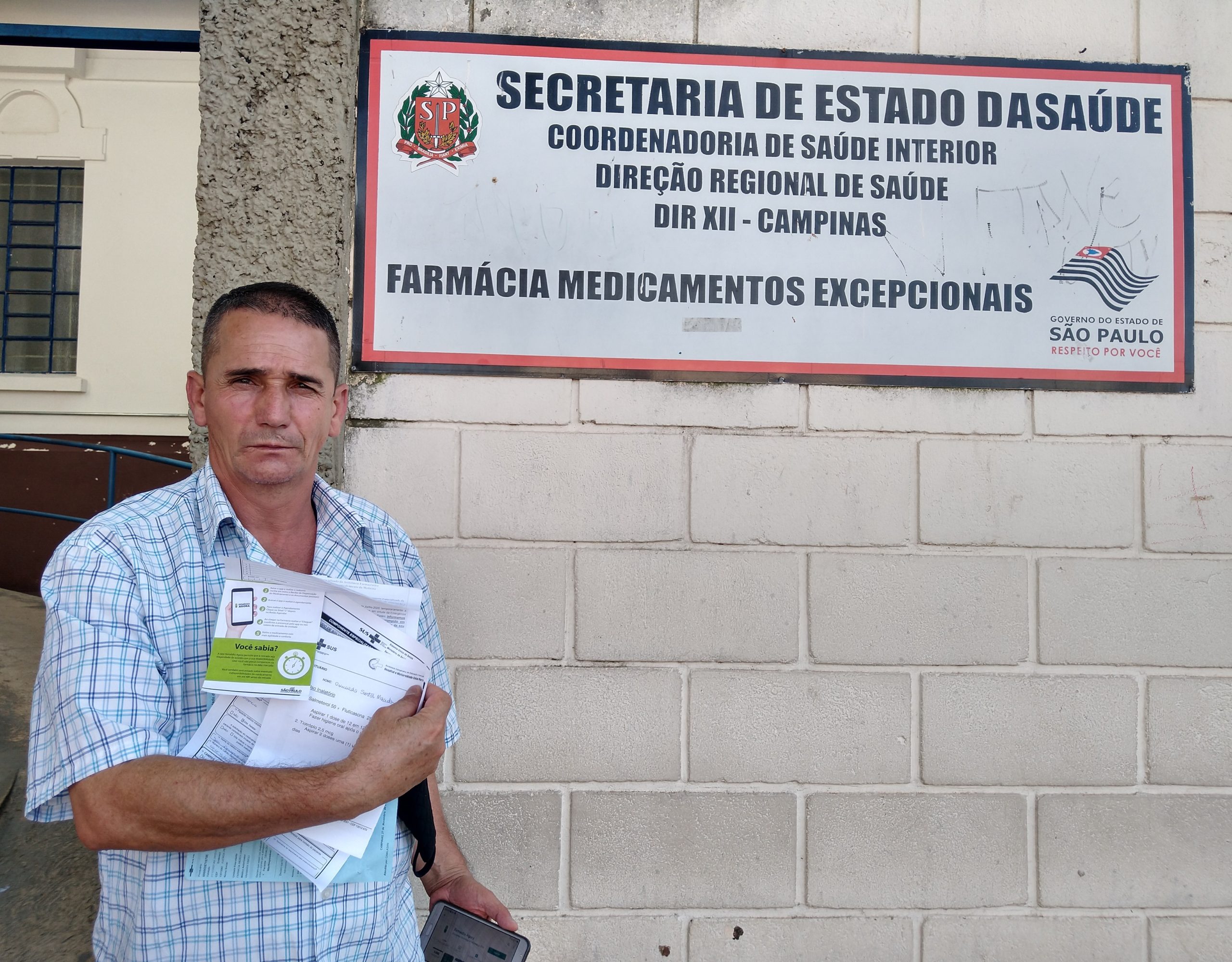 Usuários relatam dificuldades em app da farmácia de alto custo