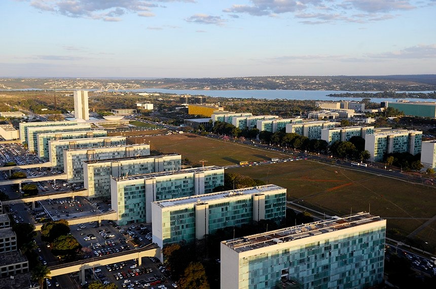 Caso de menino acorrentado é discutido por ministério em Brasília