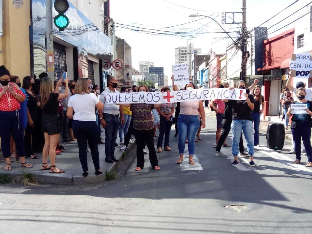 Sem segurança, comerciantes do Centro protestam – veja o vídeo
